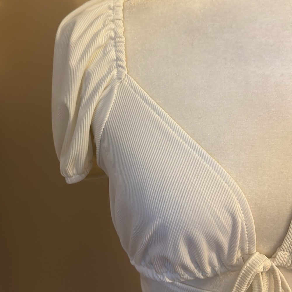 NIB Tie Front Crop Top - Picture 7 of 10